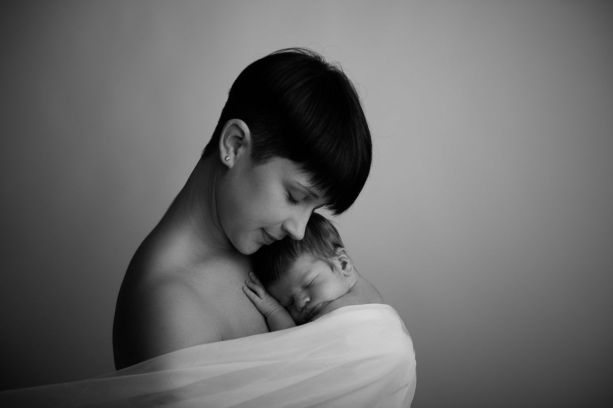 mamma e figlio-mamma-neonmamma-bambino-neonato-nuova vita-ospedale feltre-imazzegaro-foto bambini-fotografie professionali-fotografo specializzato_risultato