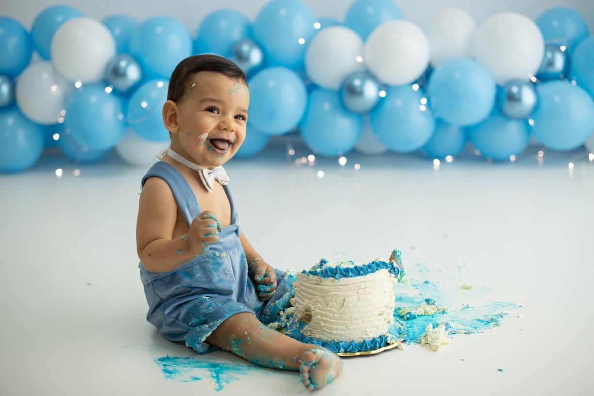 torta-pasticcini-bambini-panna-divertimento-primocompleanno-festa-one-birthday